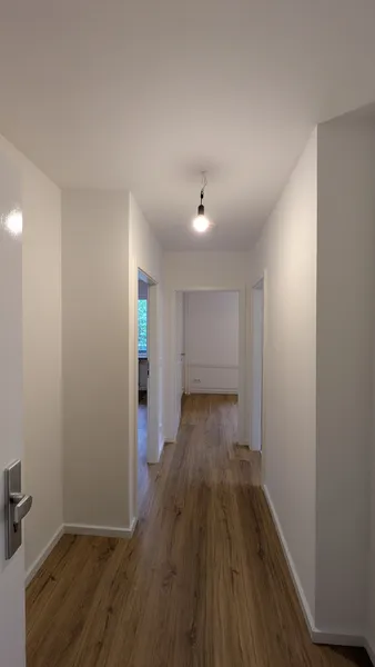 Sanierte 1,5-Zimmer-WE mit Balkon und EBK — photo 1